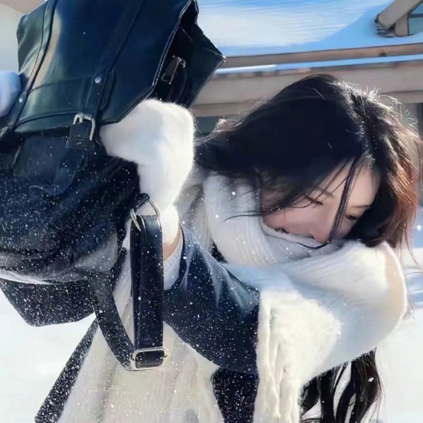告诉我，我是谁海报